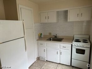 Building Photo - 56 Willow Dr