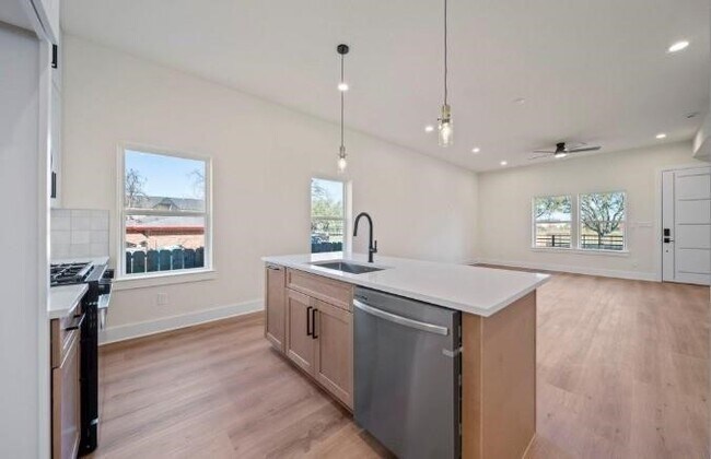 Foto del edificio - 236 E 39th St