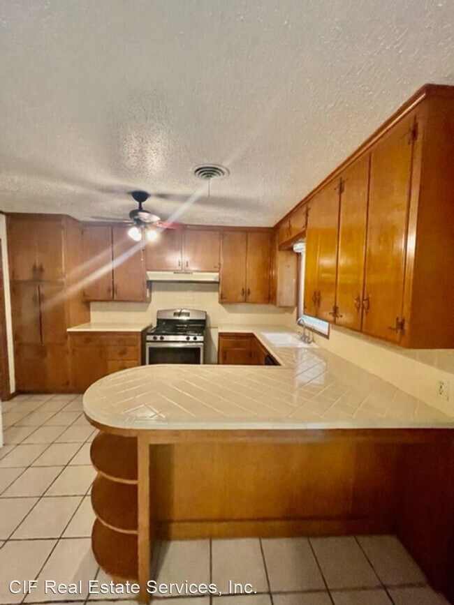 Building Photo - 3 br, 2 bath House - 2224 Skyline Dr