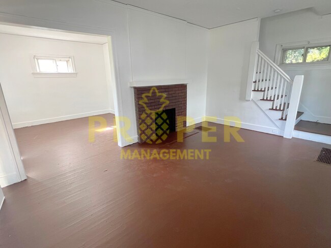 Building Photo - 2 bedrooms 1 bathroom