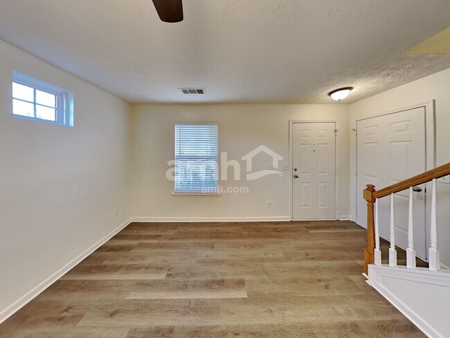 Foto del edificio - 135 Oak Grove Pl