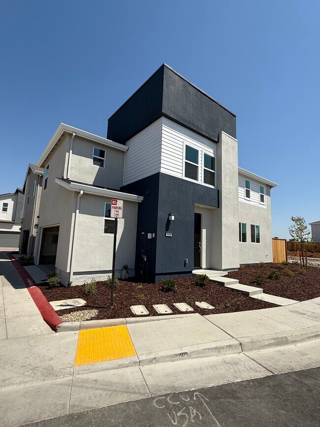 Building Photo - 1104 Ashera St