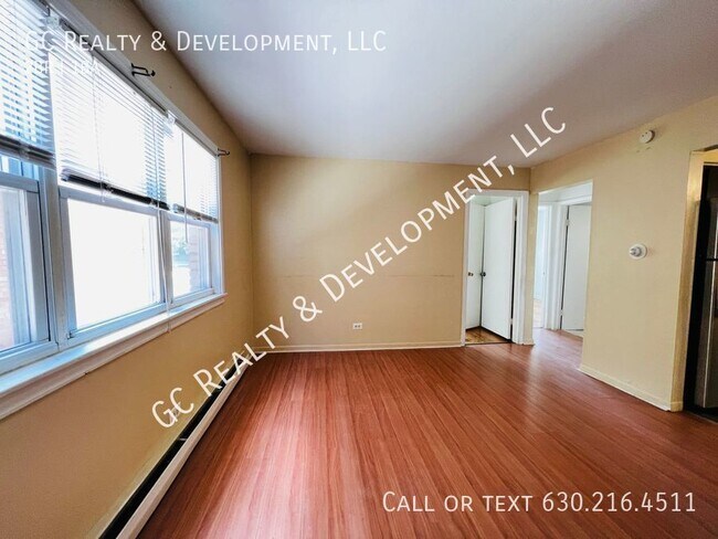 Building Photo - *** 2 BDRM / SUMMIT LOCATION / APPL INCL /...