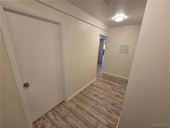 Foto del edificio - 255 Portage Rd