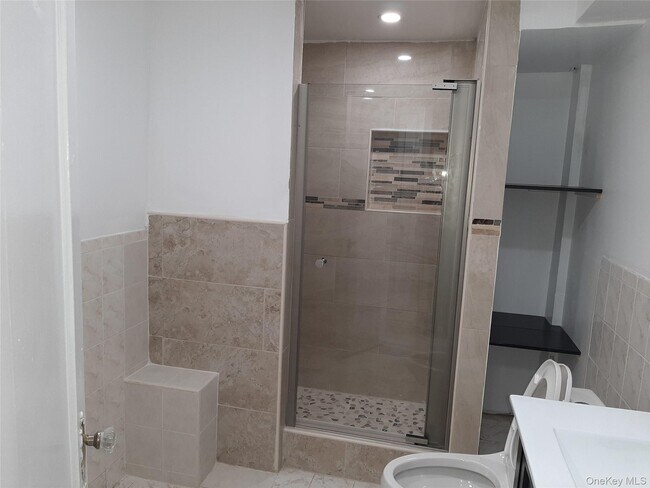 Foto del edificio - 252 E 45th St