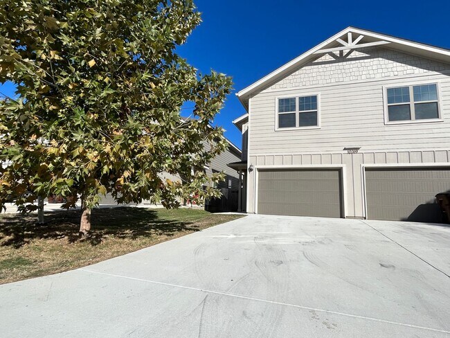 Foto del edificio - Cozy townhome in the heart of NW San Anton...