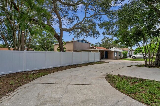 Foto del edificio - 4 br, 2 bath House - 6474 29Th Street N