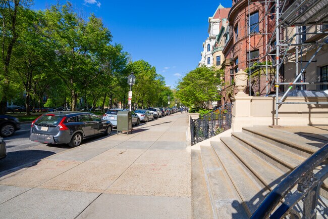 Street Context - 180 Commonwealth Ave