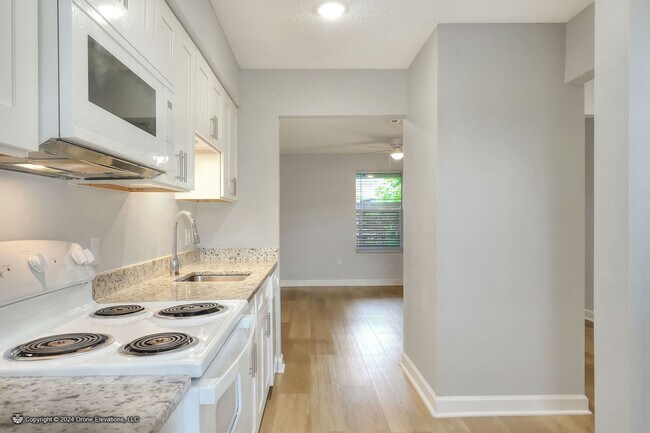 Foto del edificio - ****Cozy 1 Bedroom Apartment in Eagle Lake...