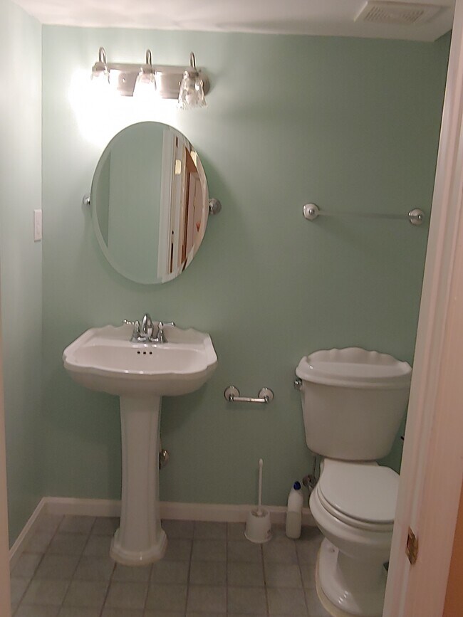 Bathroom area (5' x 9') - 11114 Rhodenda Ave