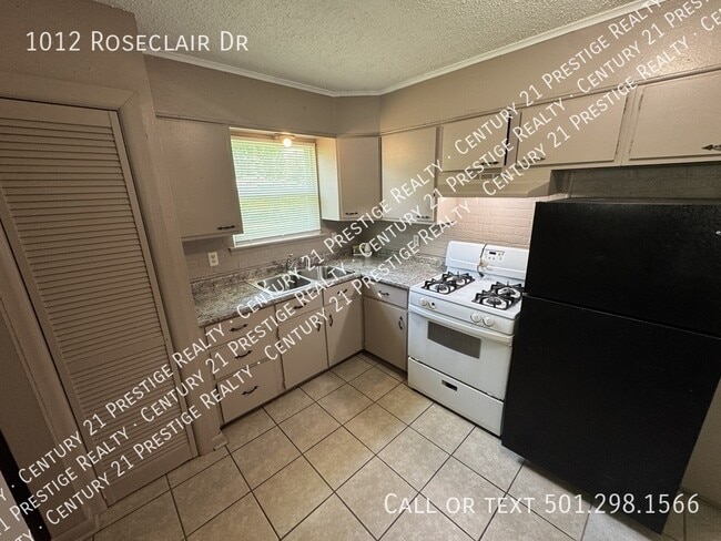Building Photo - 1012 Roseclair Dr