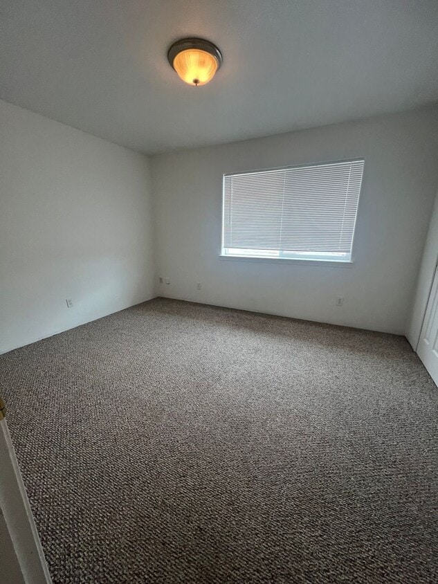 Building Photo - 2 Bedroom, 1.5 Bathroom Townhouse - Close to Oregon Tech and Sky Lakes!