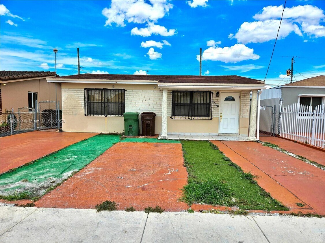 Primary Photo - 4596 E 8th Ct