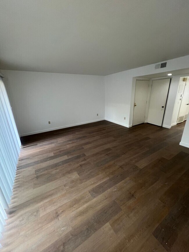 Building Photo - 2 Bed, 2 Bath Condo - 24317 El Pilar