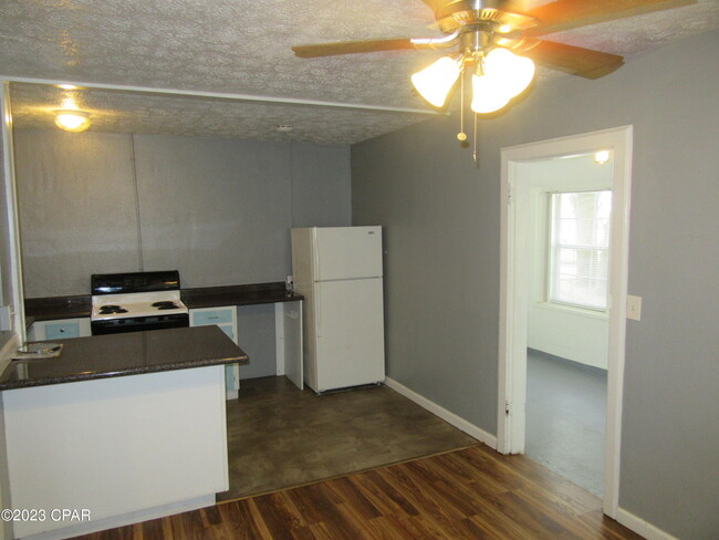 Building Photo - 1511 Molitor Ave