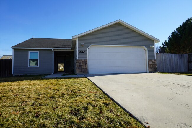 Foto del edificio - 16274 Silver Creek Ave