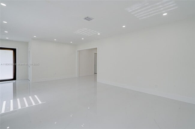 Foto del edificio - 10722 SW 77th Ave