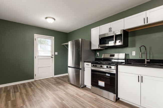 Building Photo - 5068 Tremaine Ct