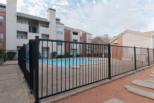 Building Photo - 9747 Whitehurst Dr
