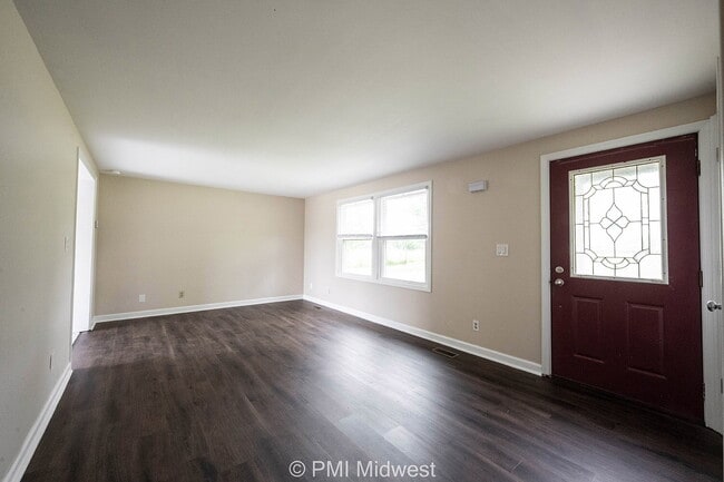 Foto del edificio - "Charming 3-Bed, 2-Bath Home in Noblesvill...