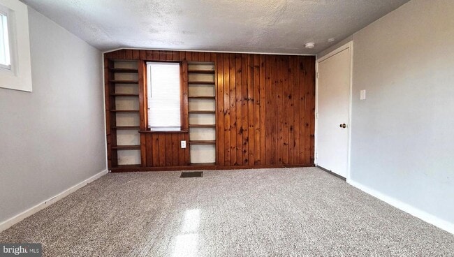 Building Photo - 215 Cowpath Rd