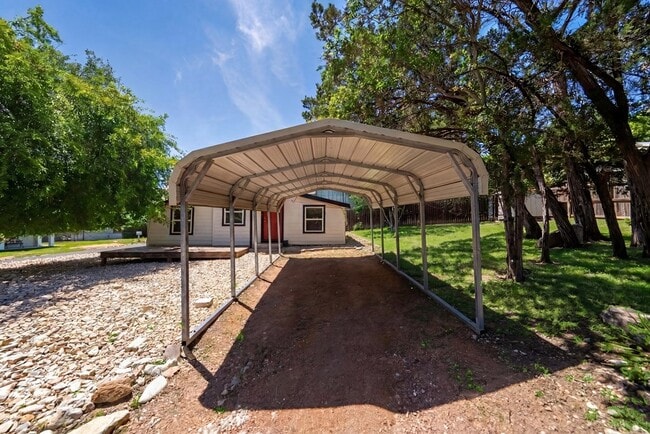 Foto del edificio - 612 Tanglewood Ln