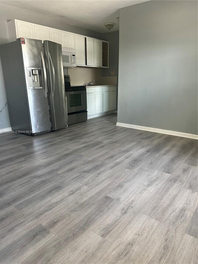 Foto del edificio - 3971 SW 12th Pl