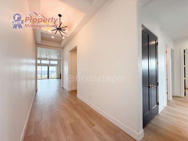 Building Photo - 3024 E Parulo Dr