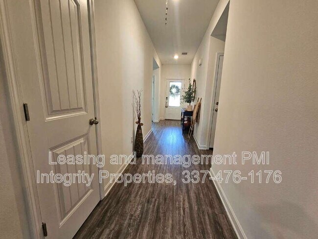 Building Photo - 727 LAMBOT AVE