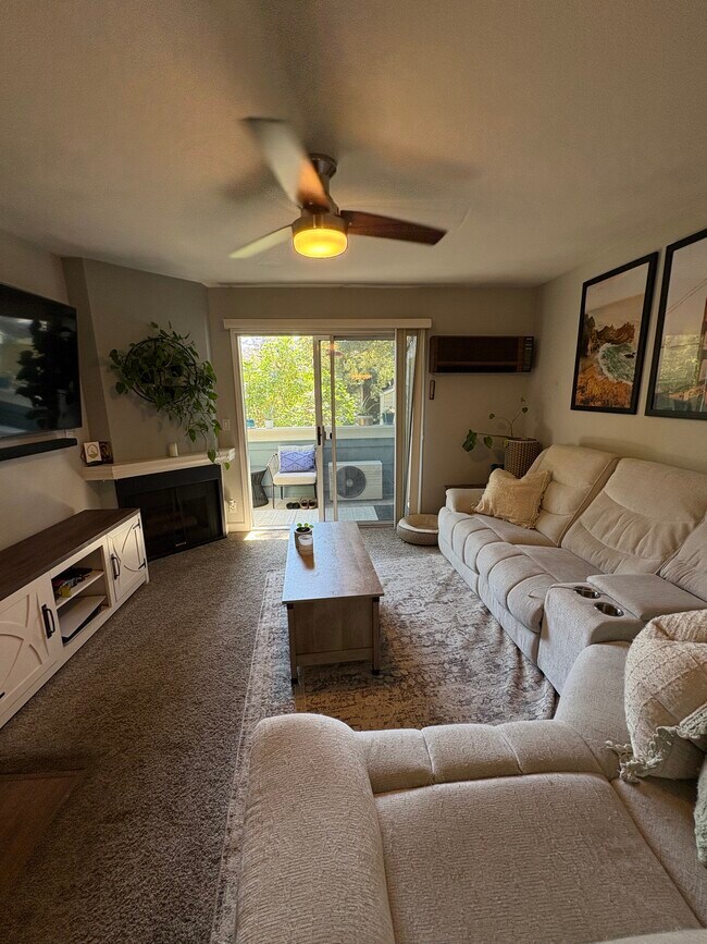 Building Photo - 2701 Somerset Park Cir