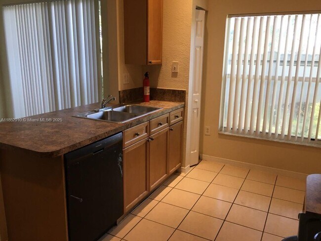 Foto del edificio - 3361 Merrick Ln