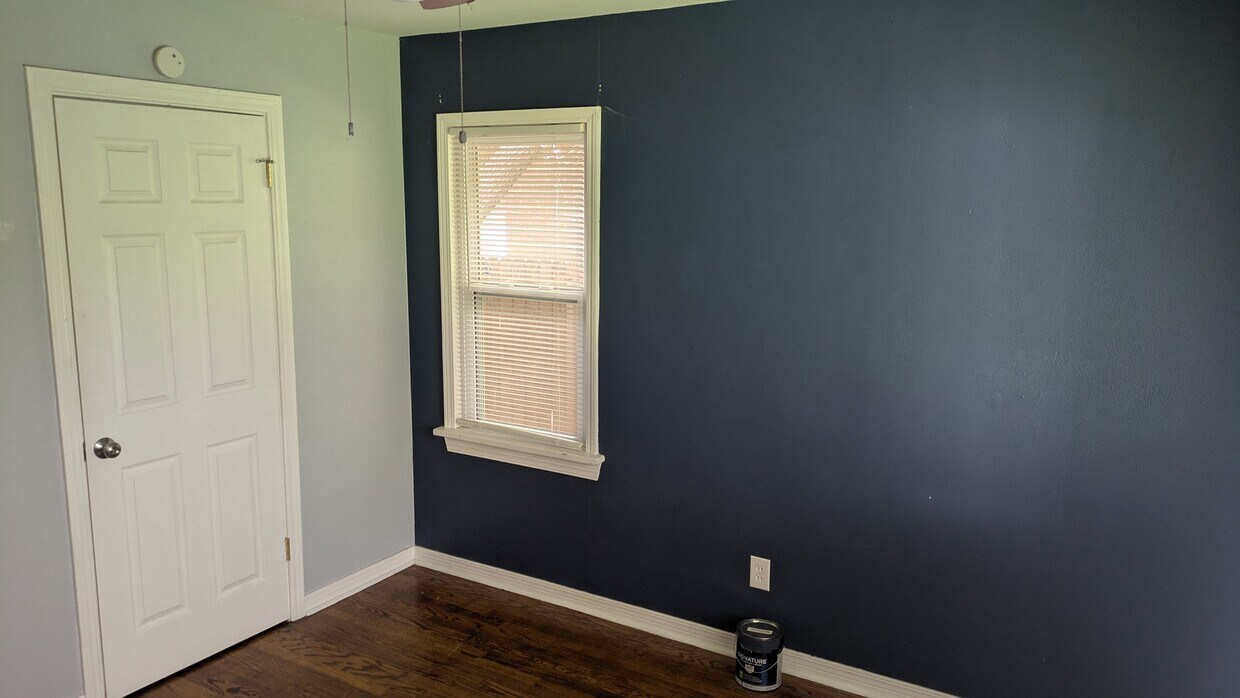 Building Photo - 1828 Hasley Dr