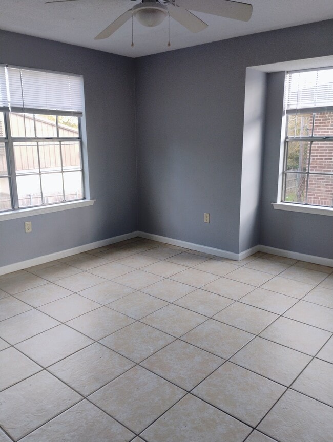 Foto del edificio - 1045 Manson Dr