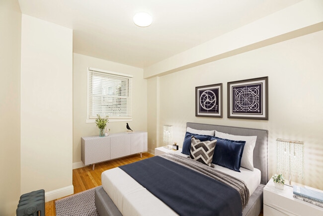 Interior Photo - 737 Pine