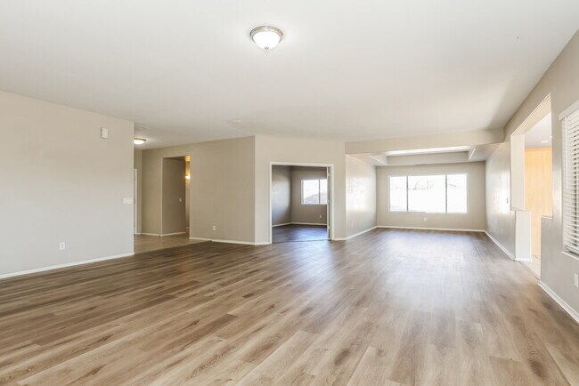 Foto del edificio - 5245 W Bowker St