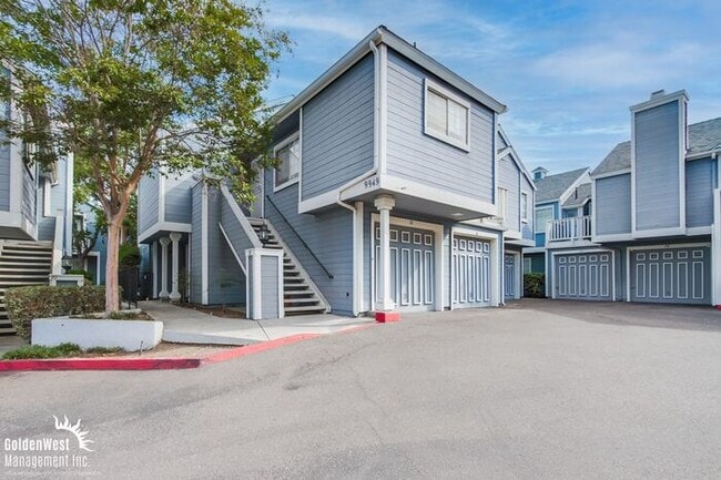 Building Photo - Modern & Spacious 2Bdm 2.5Ba Condo in Cany...