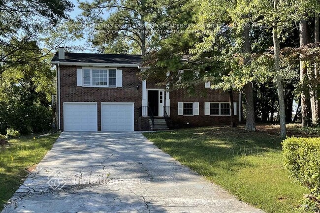 Building Photo - 215 Simpson Dr NE
