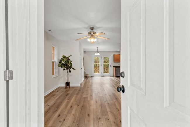 Building Photo - Knoxville 37912 - 3 bedroom, 2.5 bath all ...