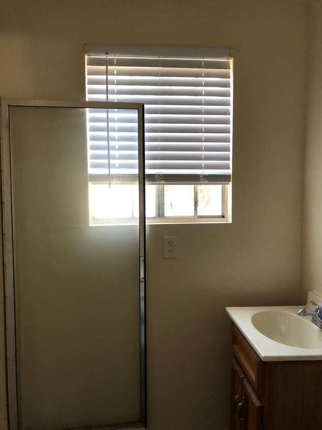 Primary Photo - 807 W 92nd St