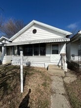 Building Photo - 1630 E Division St