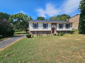 Building Photo - 3026 Round Hill Ct