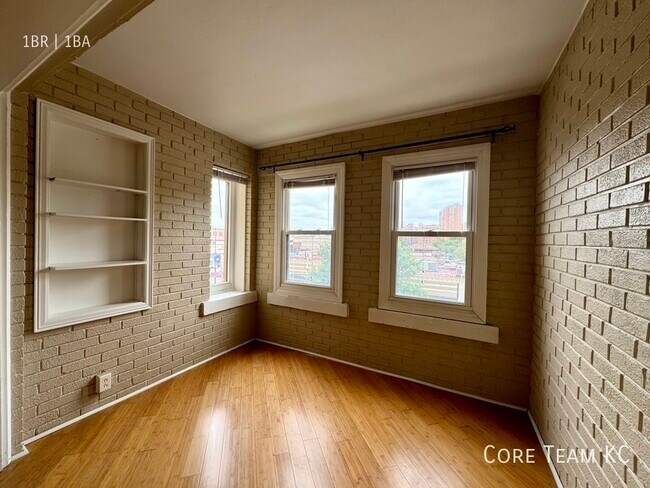 Building Photo - RLS Unit 301 in West Plaza