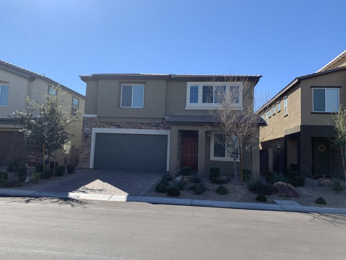 Foto principal - Beautiful 5 bedroom home