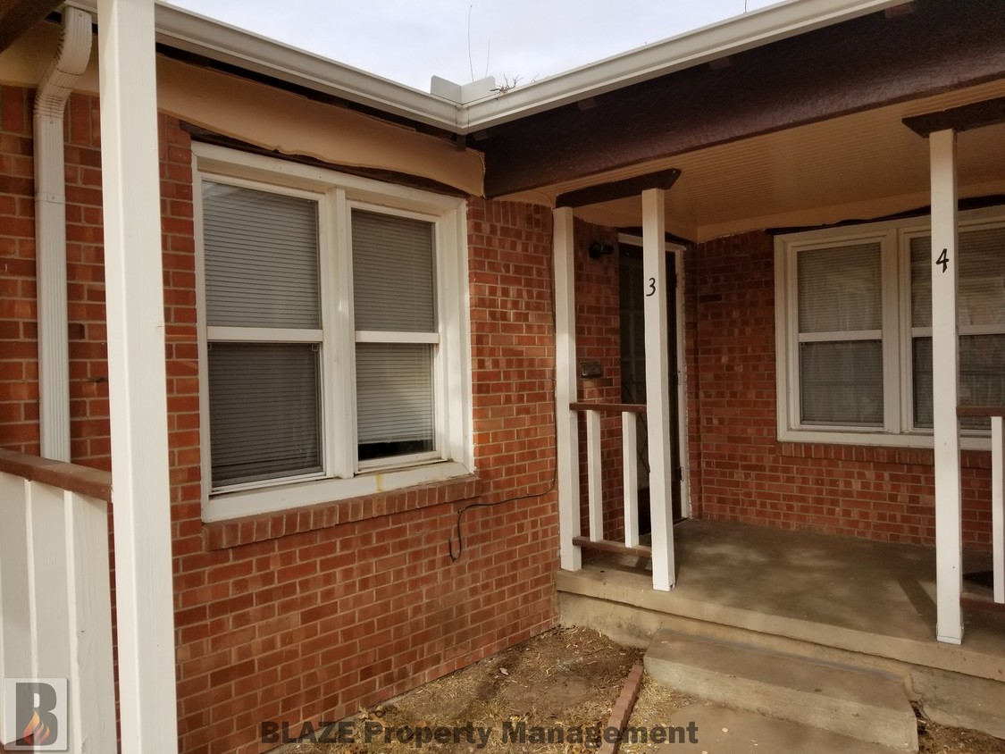 Primary Photo - 1214 SW 10th Ave