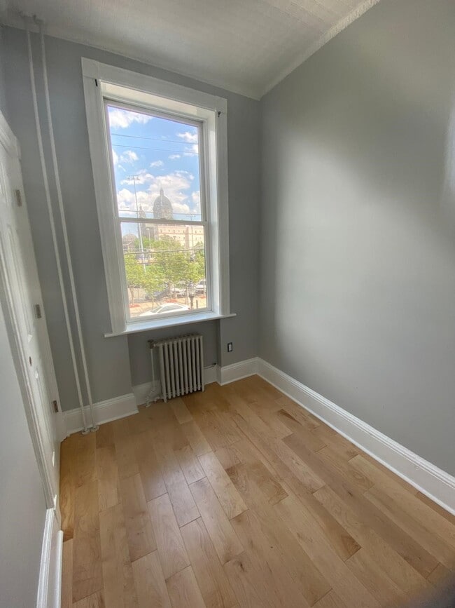 1/2 Bedroom or Office with NYC View - 2003 Summit Ave
