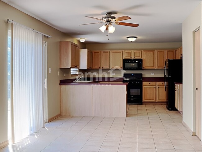 Building Photo - 916 Mazalin Dr