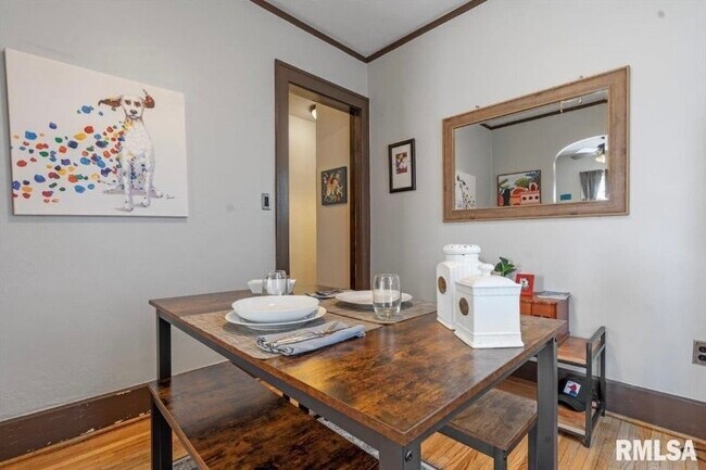 Foto del edificio - 860 Loraine Ave