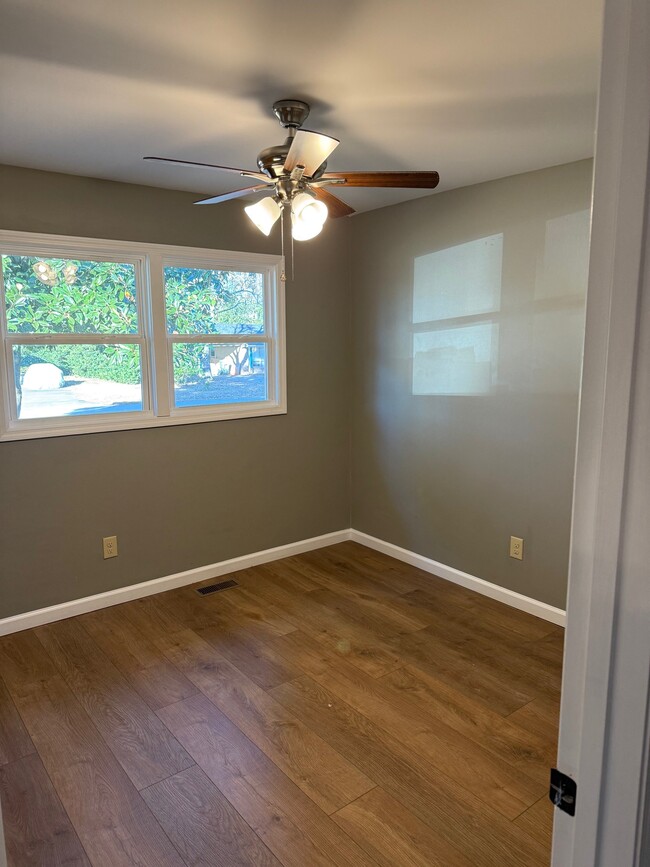 Foto del edificio - 118 Lake Dr