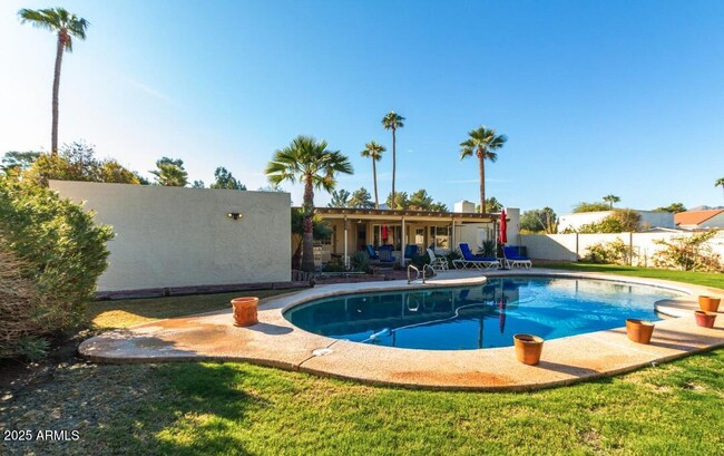 Foto del edificio - 6316 E Doubletree Ranch Rd