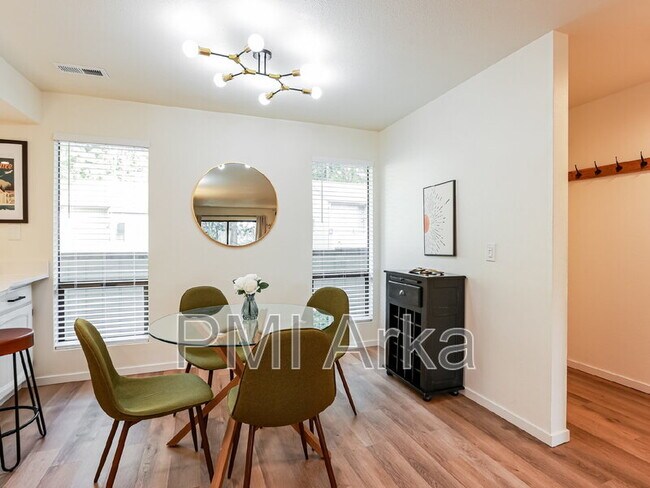 Foto del edificio - 10819 NE 37th Pl